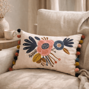 Coussin déhoussable avec pompons CHAMPETRE