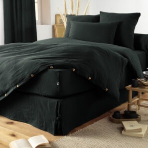 Cache-sommier GAÏA coloris Sapin dans une chambre