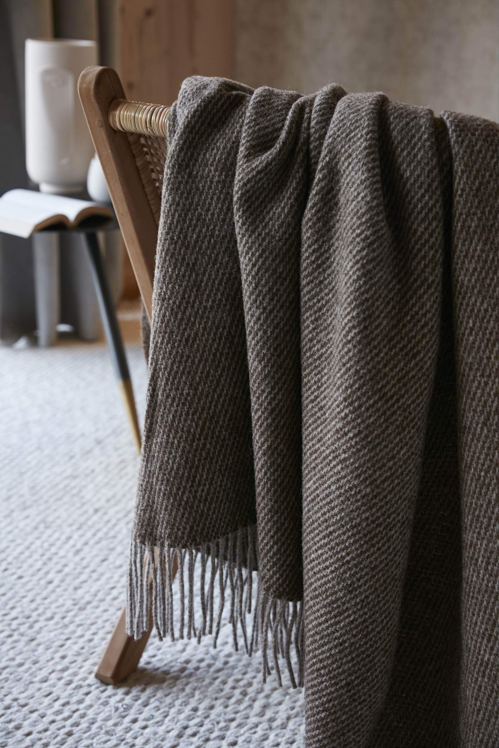 MARCEAU-amb-PlaidLaine-140x200-detail01