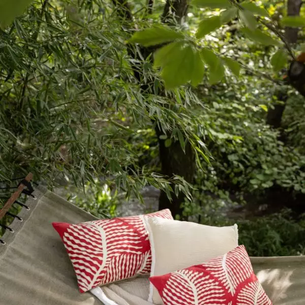 Coussin brodé Flora - Papaye, 30 x 50