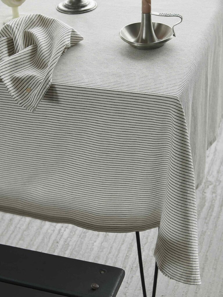 Nappe Léonie Caviar - 160 x 250