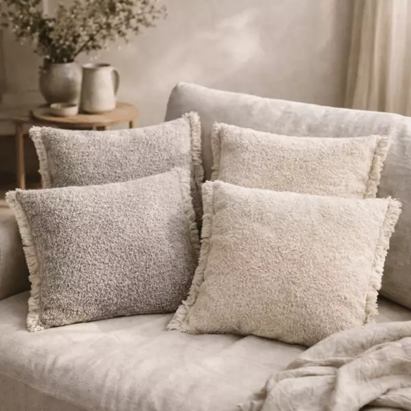 Coussin chiné Jane en bouclette à franges