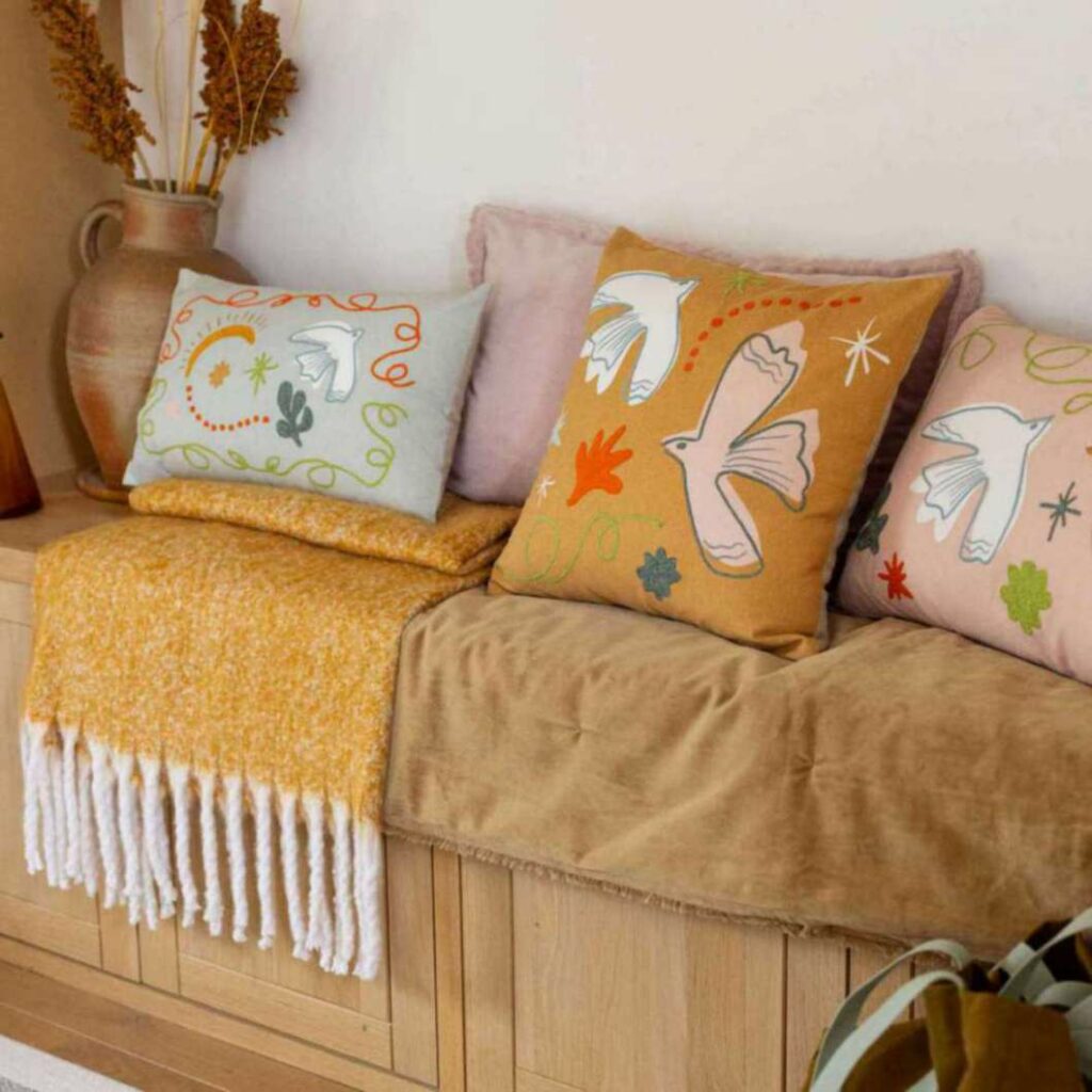 Coussin brodé Anka – Image 3