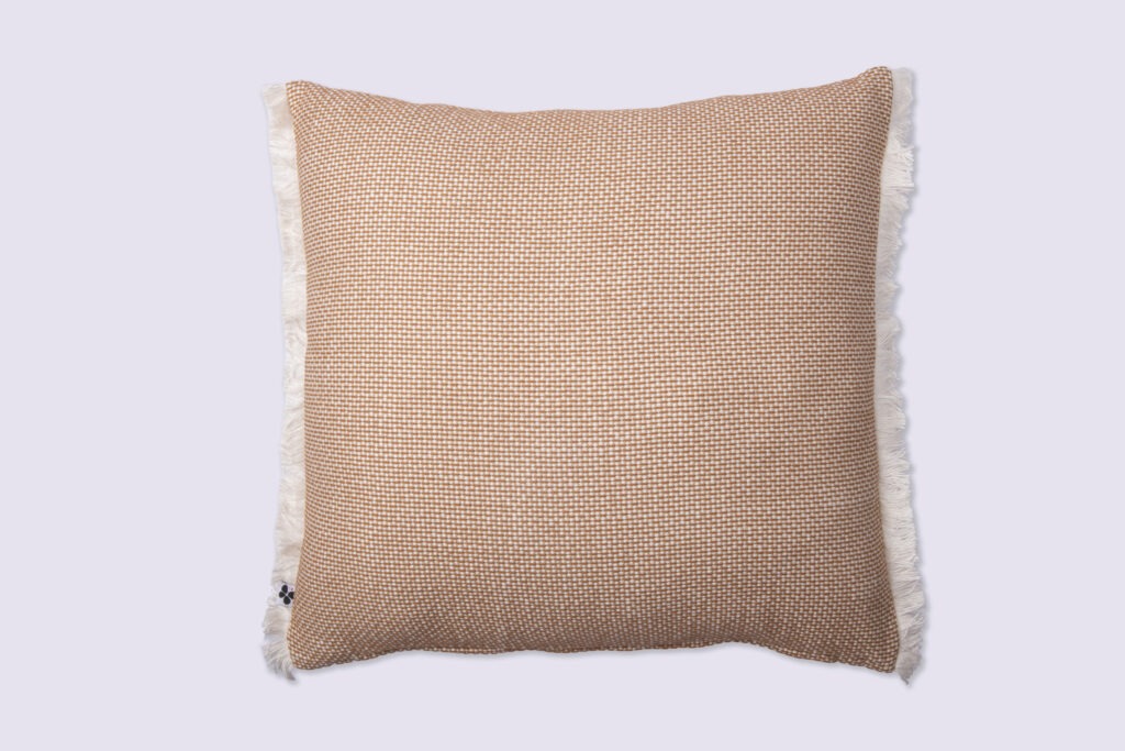Coussin carré ANTON en coton texturé avec franges