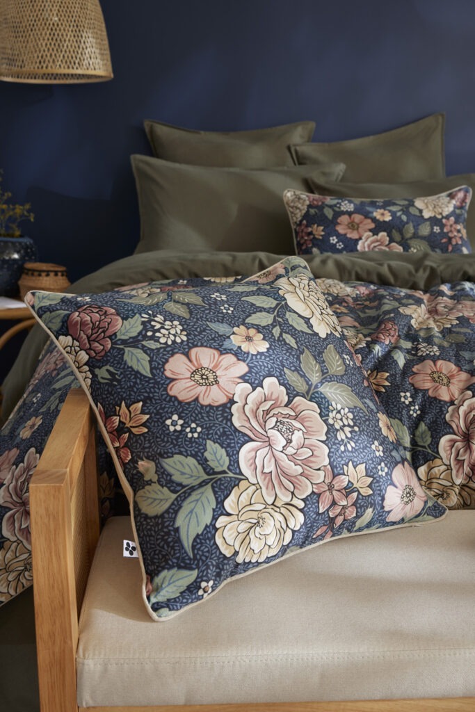 Coussin AUGUSTINE en velours imprimé en ambiance