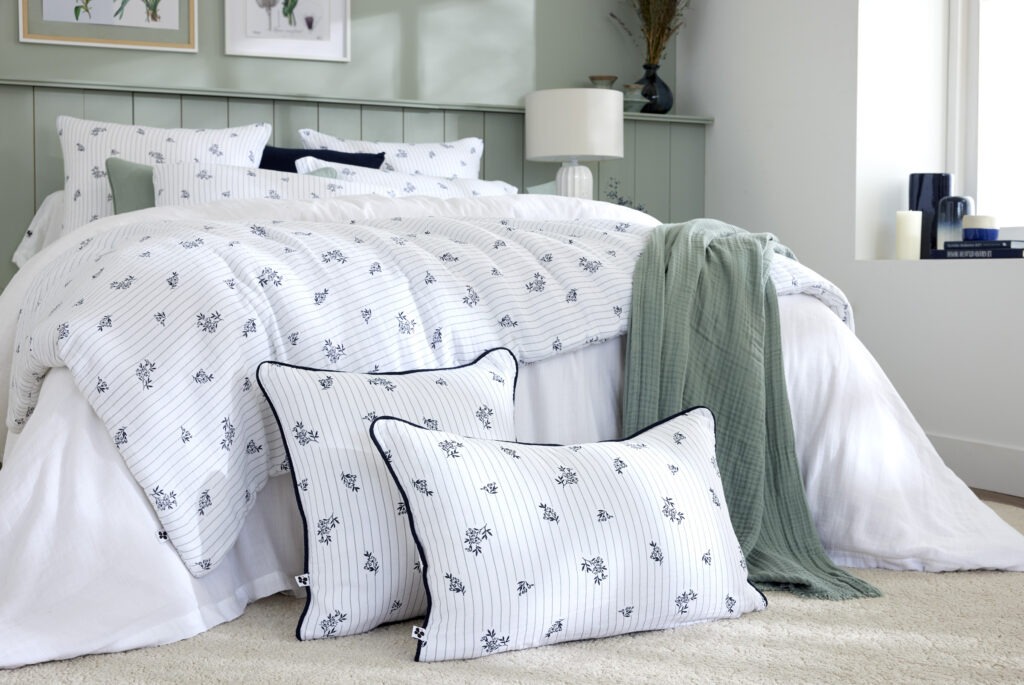 Coussins ELEONORE dans une chambre