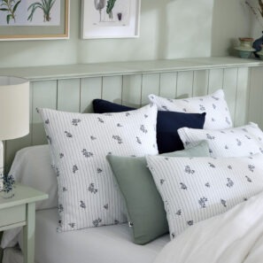 Taies d’oreiller ELEONORE dans une chambre