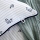 Détail du coussin ELEONORE en double gaze de coton