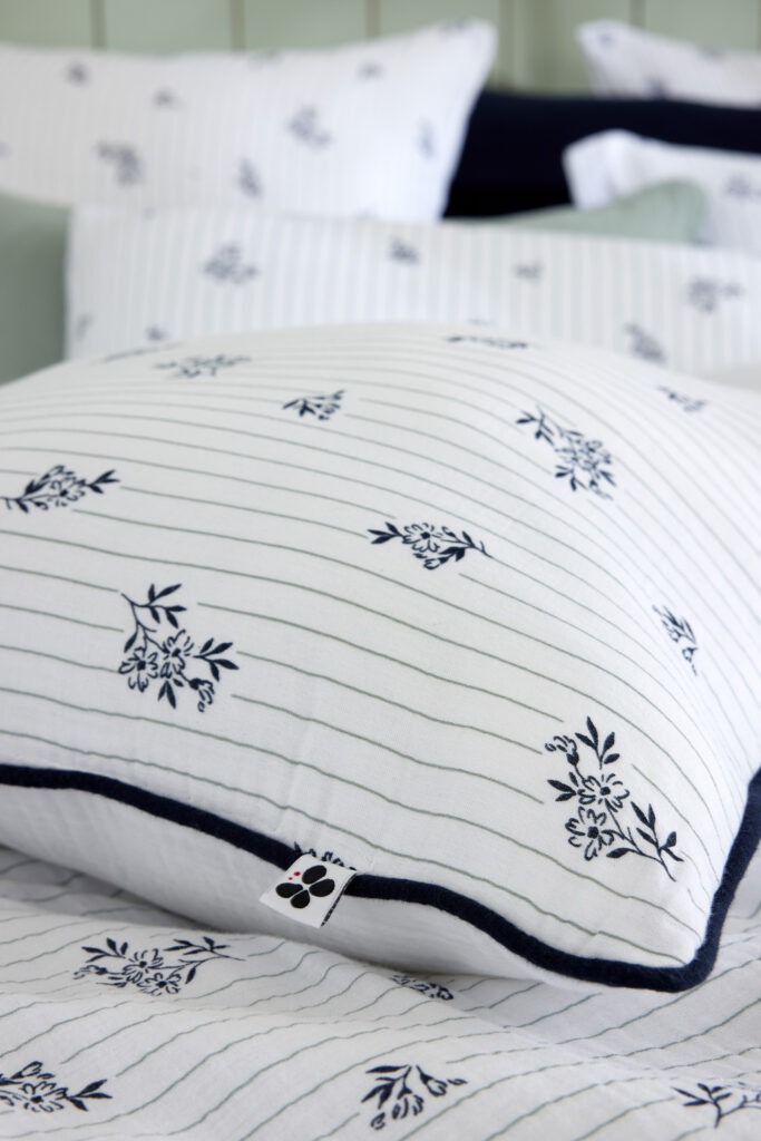 Zoom sur la texture du coussin ELEONORE