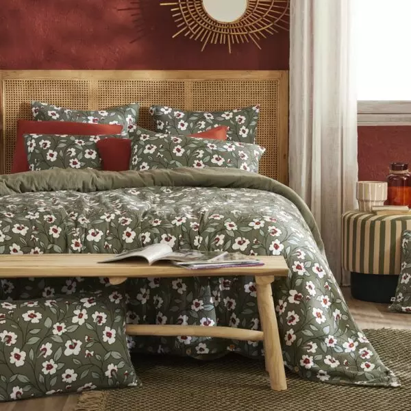 Camera da letto con il copripiumino FLORA