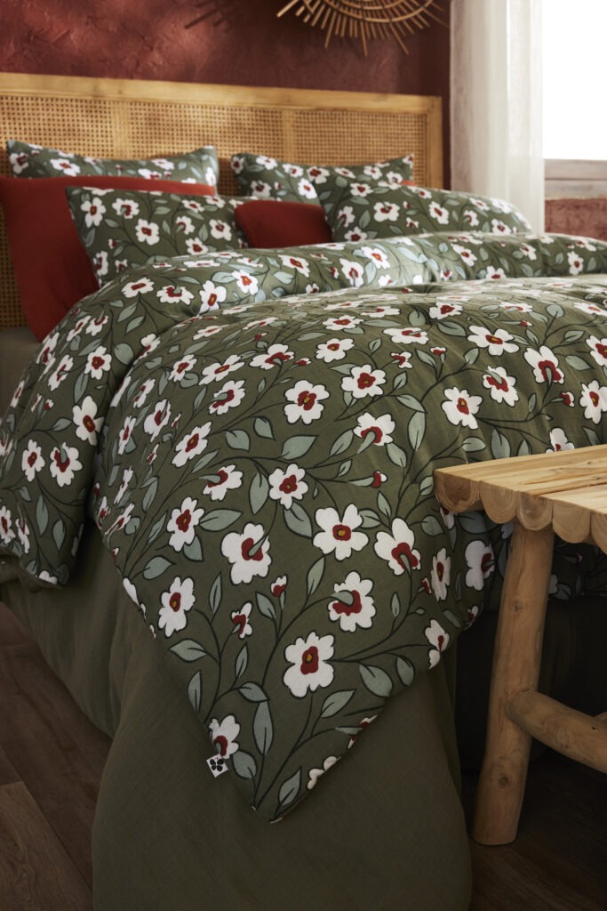 Ambiance chambre avec le bout de lit FLORA