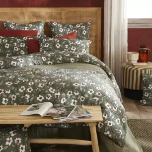 Bout de lit FLORA dans une chambre