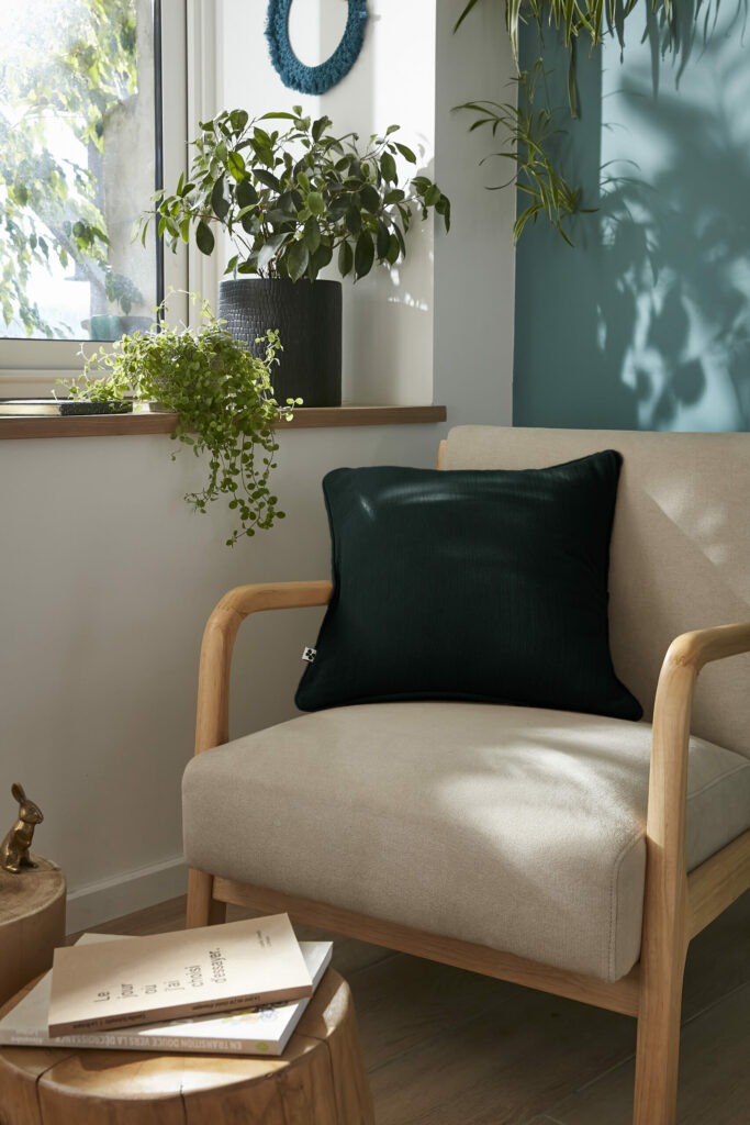 Coussin GAÏA Sapin 45 × 45 cm dans un intérieur
