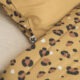 Couette LOLA motif léopard dans une chambre