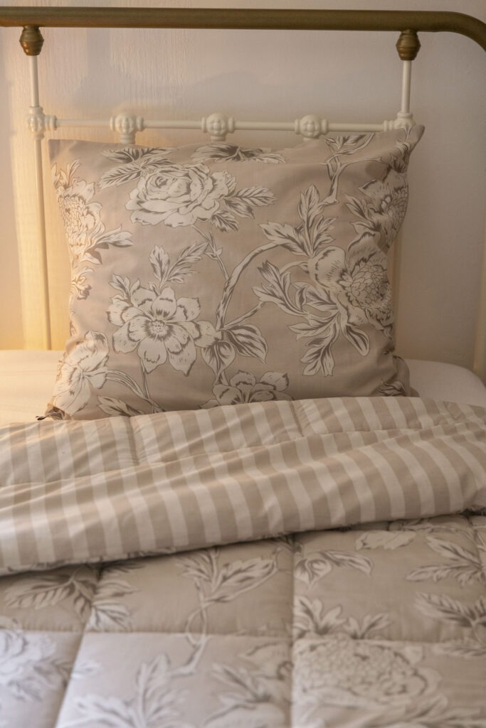 Ambiance chambre avec la couette NORA