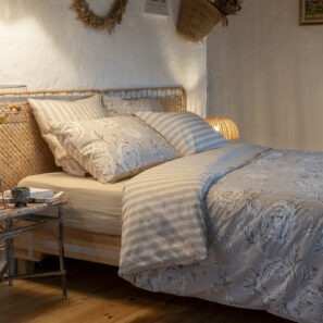 Housse de couette NORA dans une chambre rétro