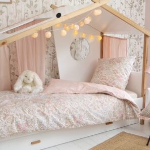 Parure PIMPRENELLE dans une chambre enfant