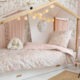 Parure PIMPRENELLE dans une chambre enfant