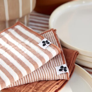 Serviettes ROMIE Abricot en ambiance