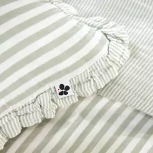 ROMIE cushion with removable cover and ruffles